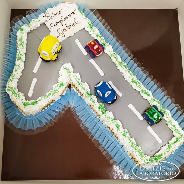 Idee di torte artigianali di compleanno per bambini a Milano - Torta pista a forma di 1
