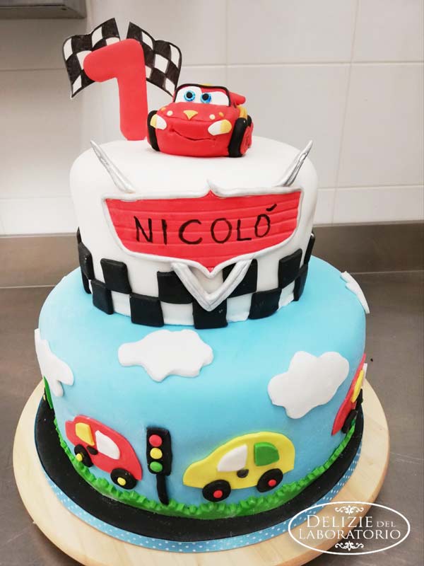 Idee di torte artigianali di compleanno per bambini a Milano - Torta cars su due piani