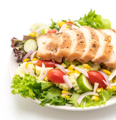 Insalate estive sfiziose con il pollo