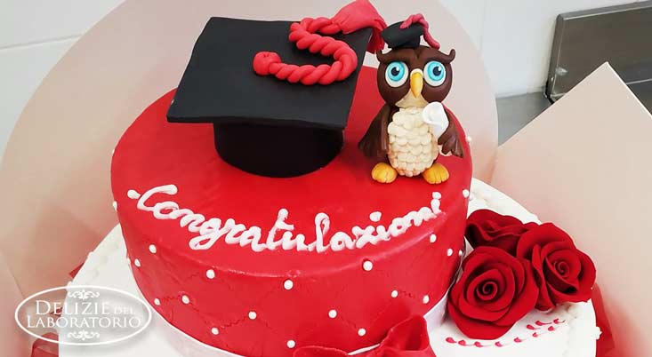 Torta artigianale in cake design per laurea di Chiara Milano