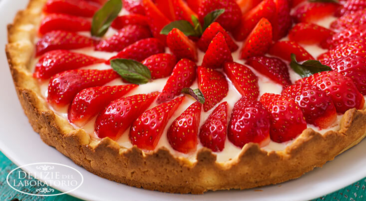 Torta con frutta fresca e crema: il perfetto sfizio estivo Torta con frutta fresca e crema: il perfetto sfizio estivo