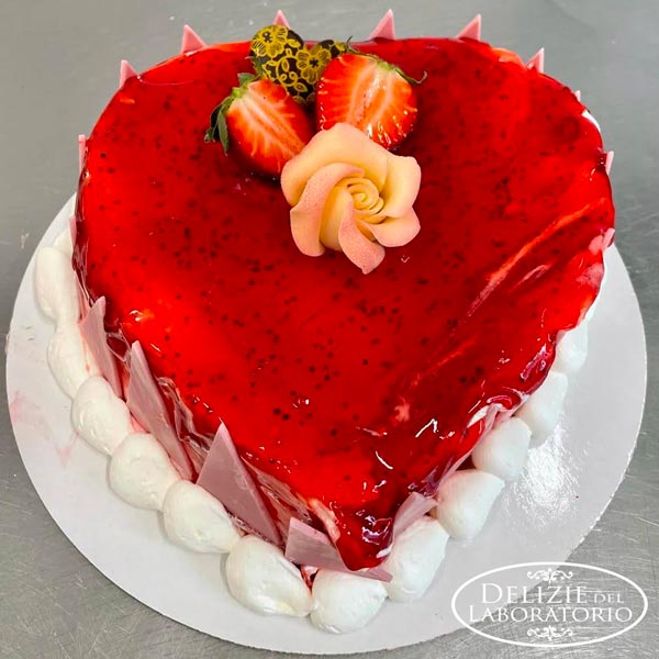 Torta a Cuore Artigianale: torta a forma di cuore con marmellata di fragola