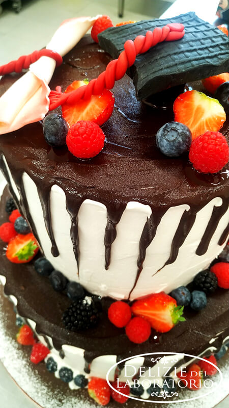Torta Di Laurea Con Pasta Di Zucchero E Cioccolato 02