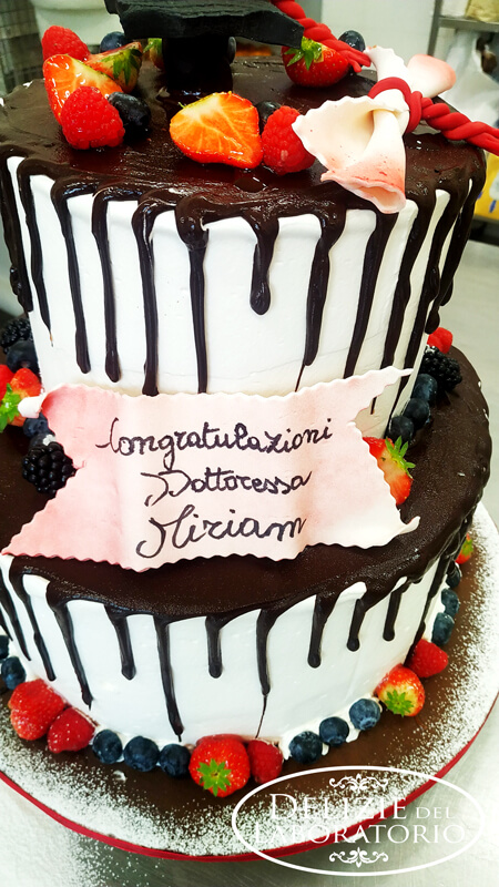 Torta Di Laurea Con Pasta Di Zucchero E Cioccolato 03