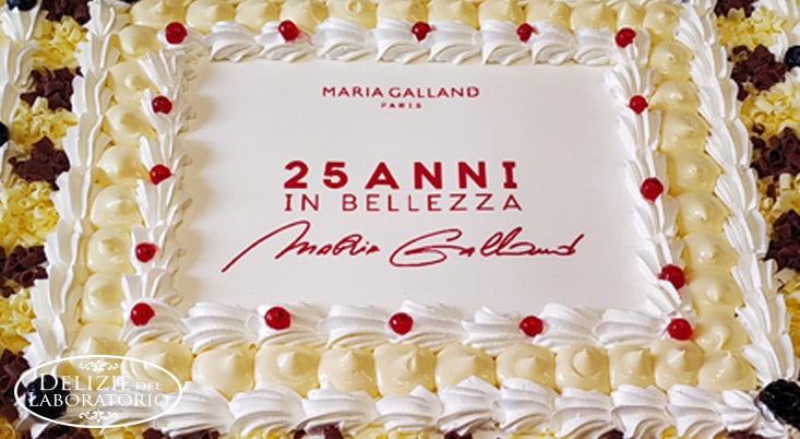 Torta festa in ufficio per lo staff di Maria Galland Milano