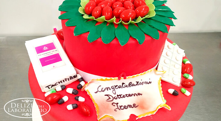Torta per Laurea Milano: Auguri alla Dottoressa Irene Torta per Laurea Milano: Auguri alla Dottoressa Irene