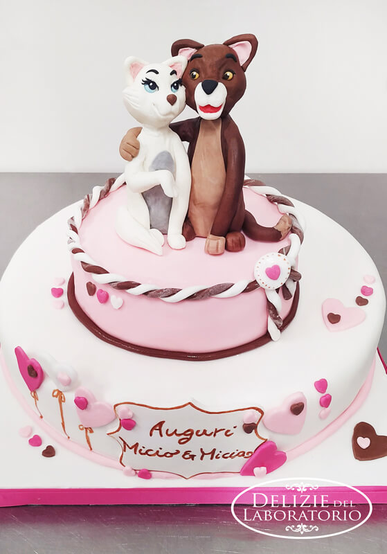 Decorazione di compleanno e torta tropicale