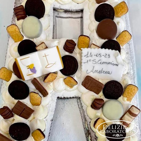 Torte per Prima Comunione Milano: dettaglio torta con dolcetti