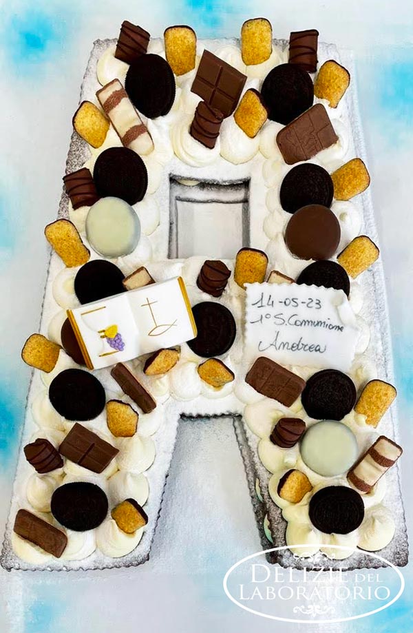 Torte per Prima Comunione Milano: torta a forma di A per bimbo