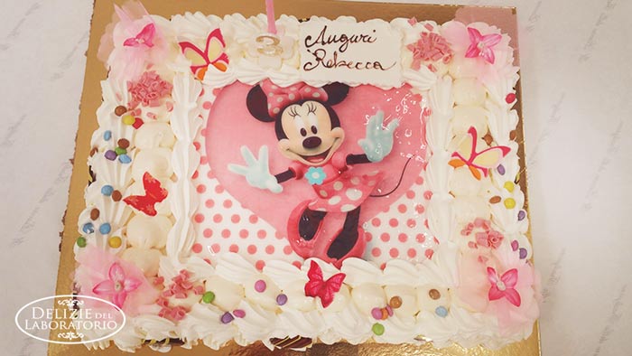 Cake design per una torta di compleanno bimba di quattro anni