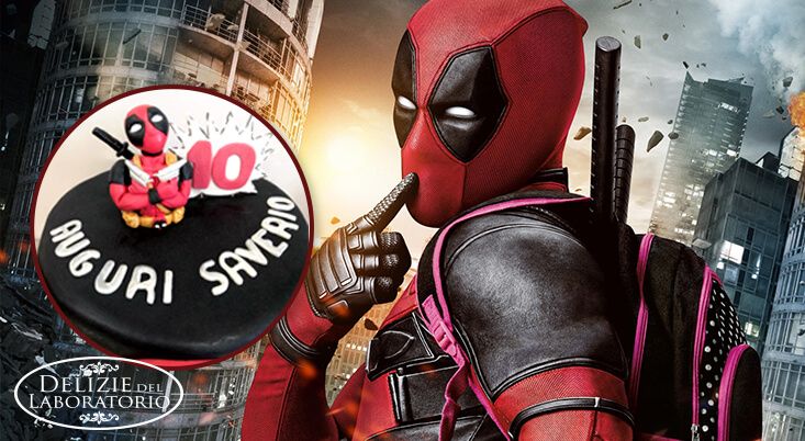 Torta Compleanno Bambino Milano di Deadpool con sfondo una scena del film