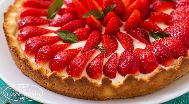 Torta con frutta fresca e crema: il perfetto sfizio estivo